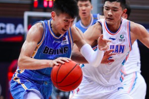  里昂主场灯光故障，比赛中断半小时  