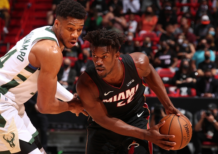  巴特勒带伤出战砍三双感动全场  